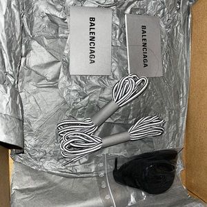 Balenciaga Men's Metallic Low Top Sneakers Size 40 
Original price $1300